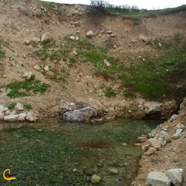 چشمه آب معدنی مهمانک از جاهای دیدنی اطراف بجنورد