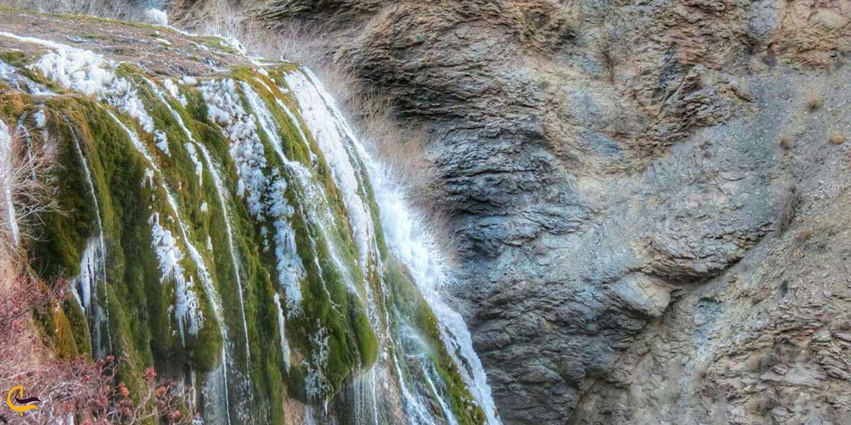 جاذبه های گردشگری آبشار پونه زار فریدون شهر