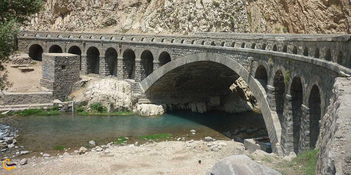 پل سنگی از جاذبه های گردشگری روستای پلور لارین