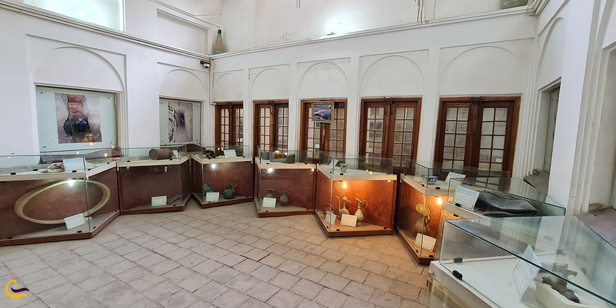 ظروف و وسایل تاریخی خانه کلاهدوزها در یزد