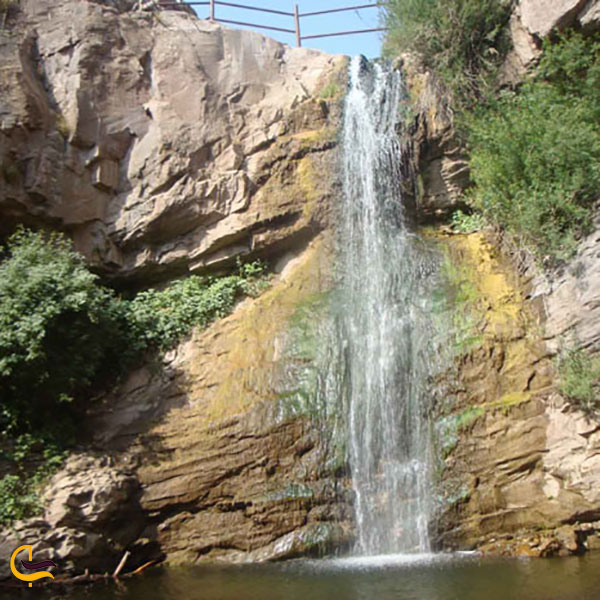 آبشار گیوک از تماشایی‌ترین جاهای دیدنی اطراف بیرجند