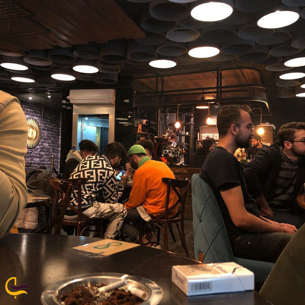 کافه قنادی هما از معروف‌ترین کافه های تبریز