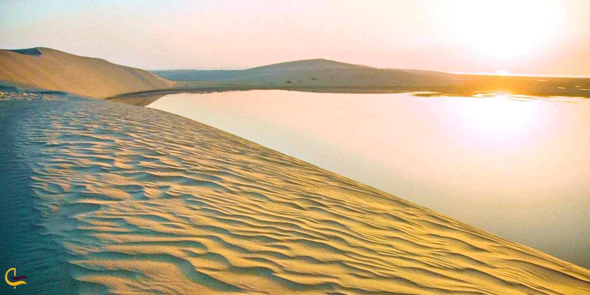 ساحل خور العدید یکی از سواحل قطر