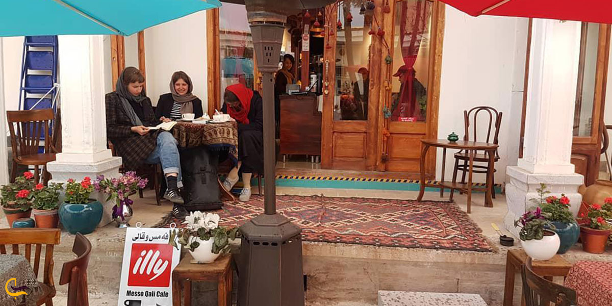 کافه مس و قالی از دیگر کافه های جذاب و محبوب اصفهان