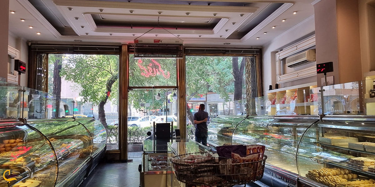 کافه قنادی رکس از معروف‌ترین کافه های تبریز