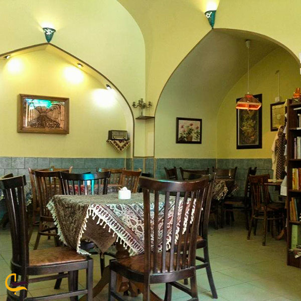 کافه و شربت سرای روزگار یکی از کافه های اصفهان