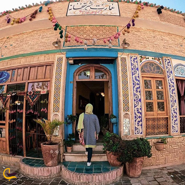 شربت‌خانه بهارنارنج یکی از بهترین و دوست‌داشتنی‌ترین کافه‌های اصفهان