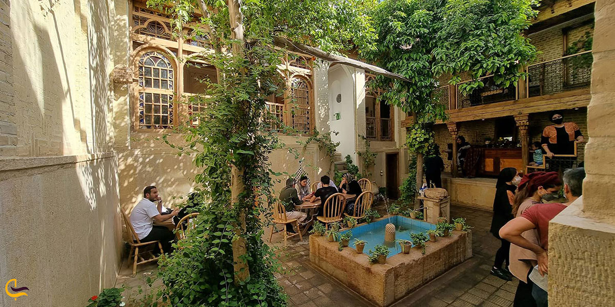 کافه موزه زرنگار یکی از قدیمی ترین کافی شاپ های شیراز