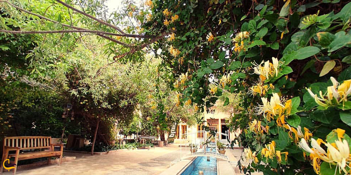 کافه هتل باغ مشیرالممالک