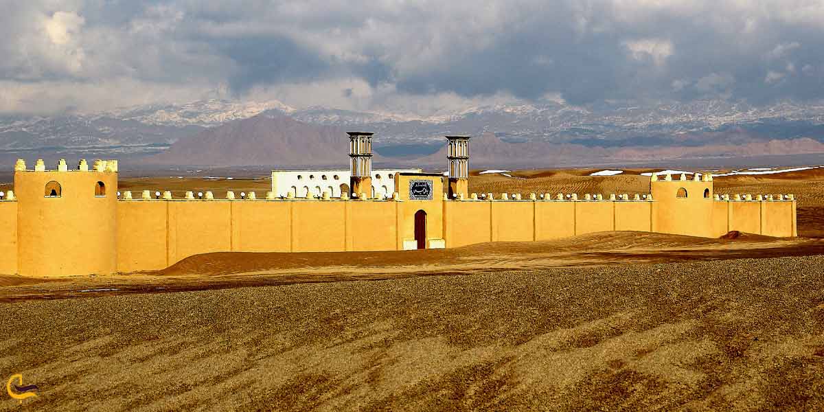 کمپ کویر‌نوردی بادیه یزد | مقصدی فوق‌العاده در میان کمپ های کویر‌گردی یزد