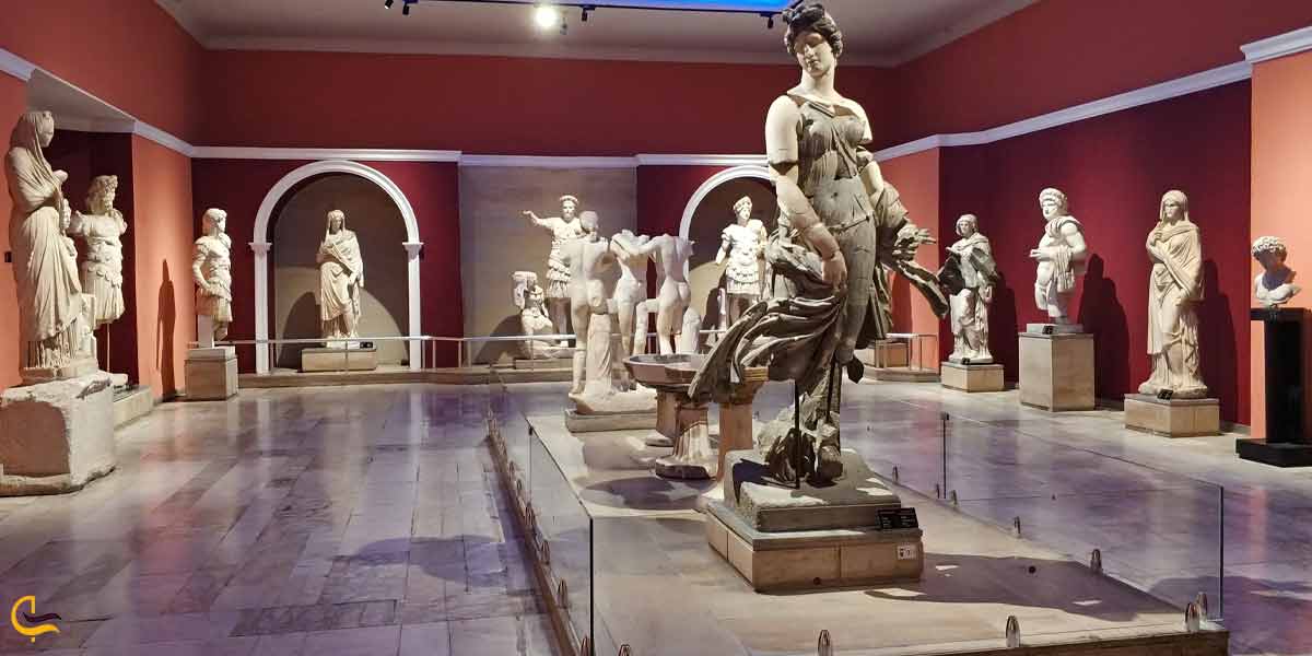 تالار مجسمه های امپراتوری روم در موزه باستان شناسی آنتالیا
