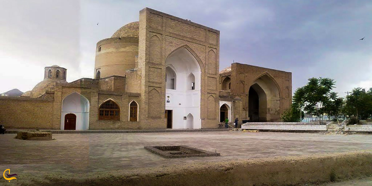 آرامگاه قطب الدین شیرازی بندر سیراف از جاهای دیدنی اطراف بوشهر