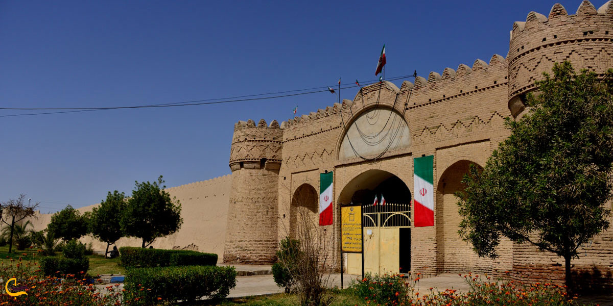 قلعه ناصری ایرانشهر یکی از جاذبه های گردشگری اطراف زاهدان