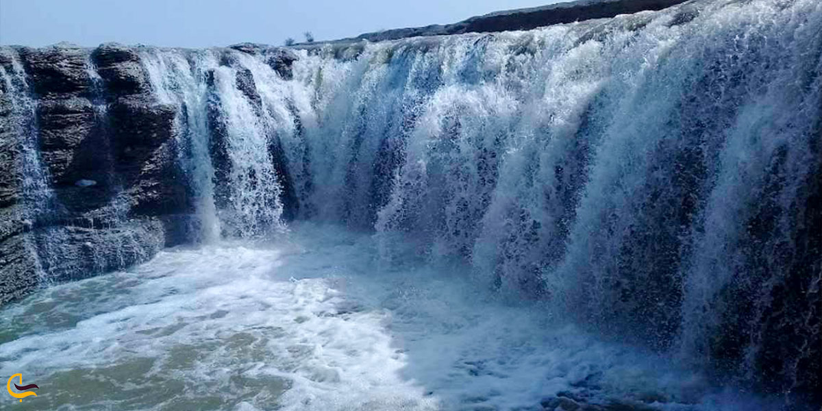 آبشار پورا ایرانشهر یکی از جاهای دیدنی اطراف زاهدان