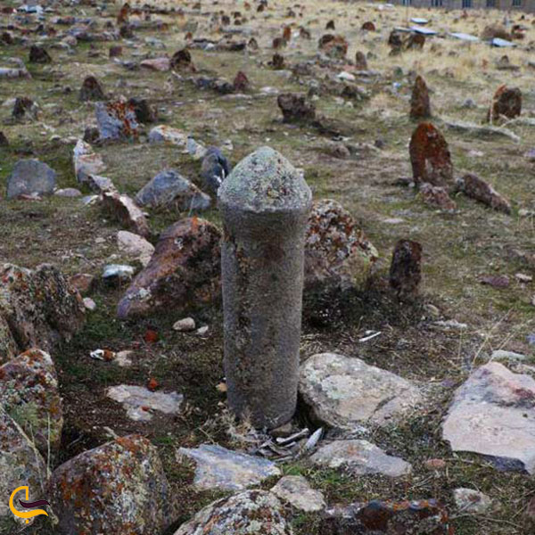 قبرستان پینه شلوار | از جاذبه‌های تاریخی و جاهای دیدنی تبریز