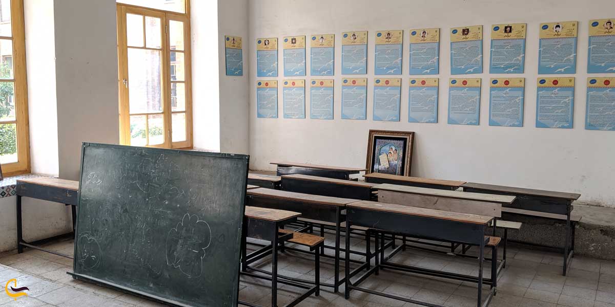 خدمات مدرسه دارالفنون به دانشآموزها