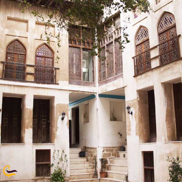  عمارت دهدشتی از جاهای دیدنی اطراف مدرسه سعادت بوشهر