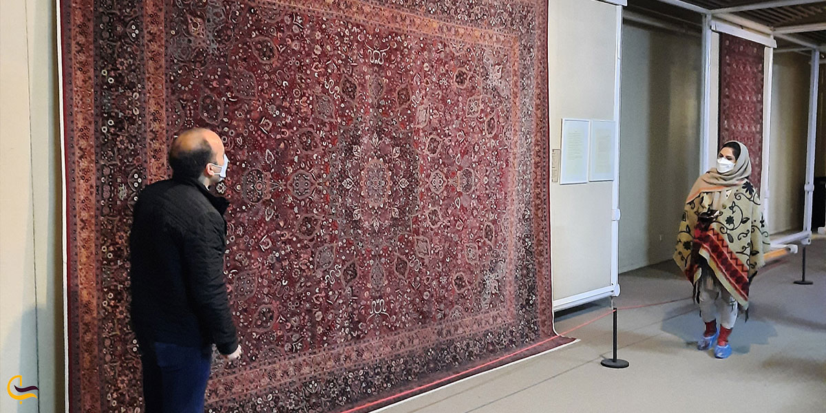 قالی ماهی درهم در موزه فرش ایران