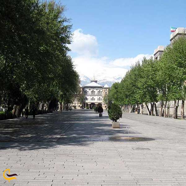میدان مشق از جاهای دیدنی اطراف موزه ملی ایران