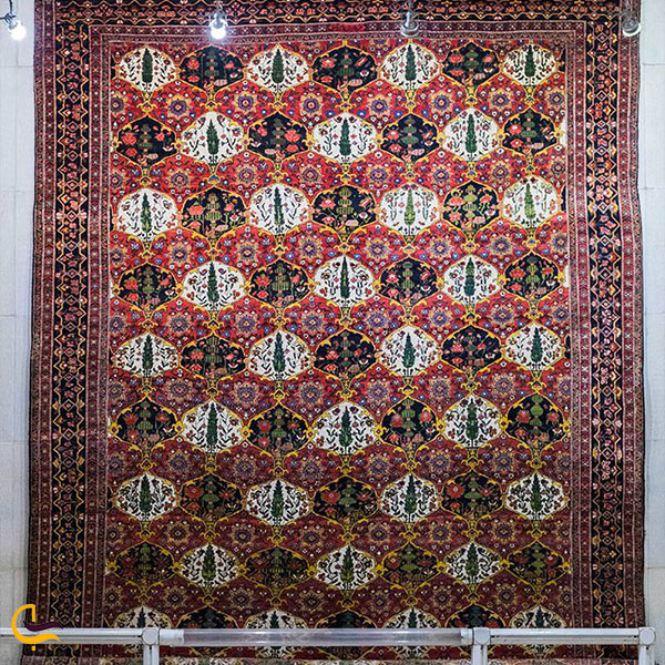 ریزبافت‌ترین قالی در موزه فرش ایران