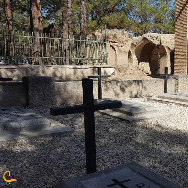 افراد مشهور دفن‌ شده در قبرستان ارامنه مشهد