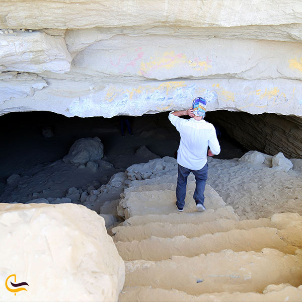 معماری و ویژگی‌های غار دوم  غارهای سه گانه چابهار