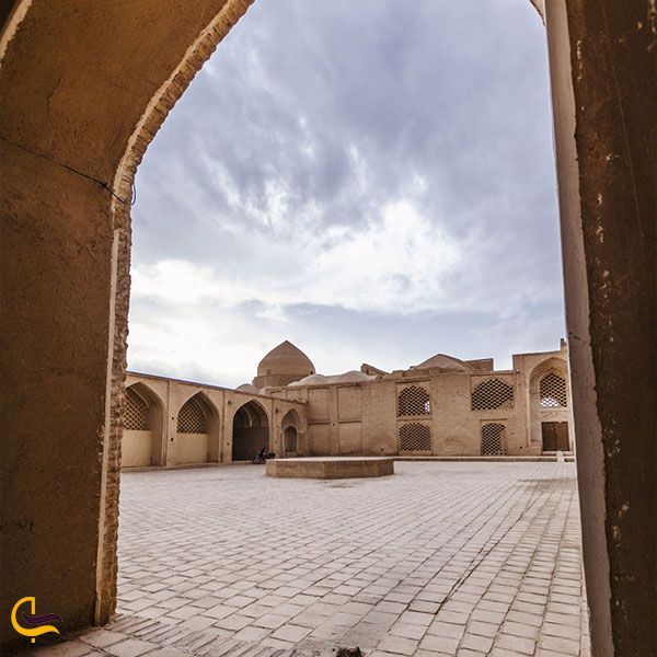 ورودی‌های مسجد جامع اردستان