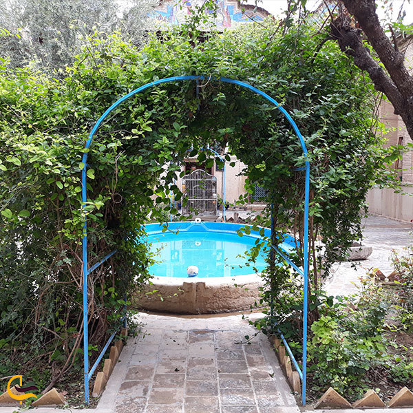 ورودی خانه سعادت شیراز