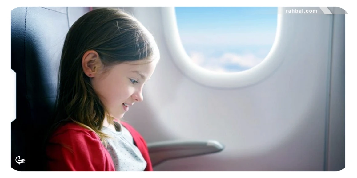 لباس مناسب (لایهلایه) و کفش راحت به کودک بپوشانید