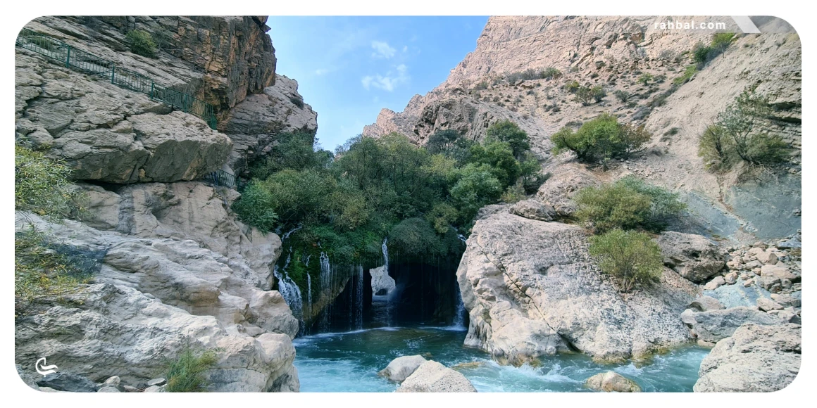 آبشار آب ملخ