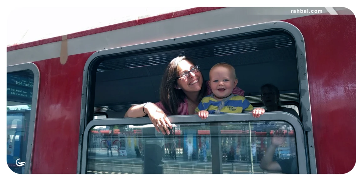 کودک خود را از ترمز اضطراری و سازوکارهای حفاظتی قطار دور نگه دارید