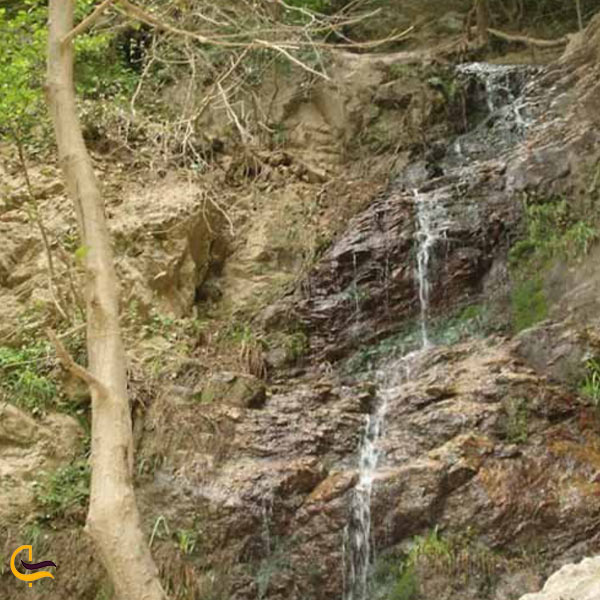 تصویری از آبشار لار چشمه