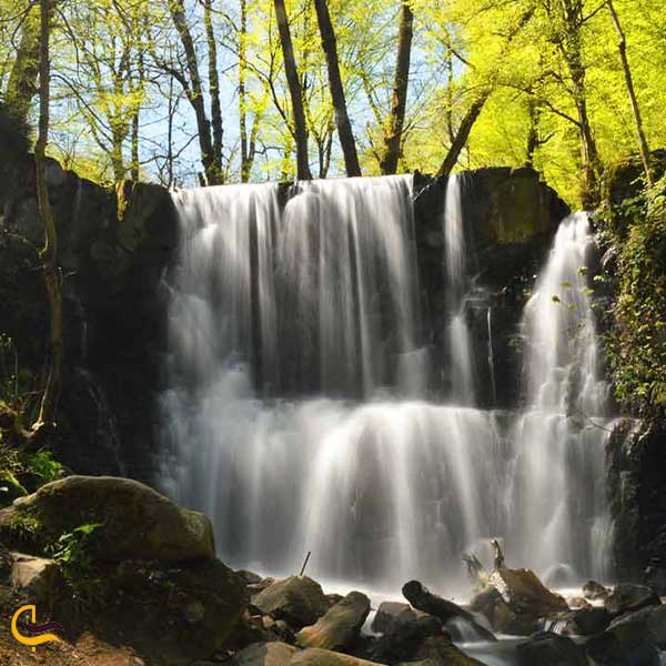 آبشار لونک | از زیباترین جاذبه‌های طبیعی منطقه