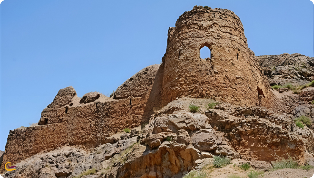 قلعه ملک کیومرث از جاهای تاریخی نوشهر