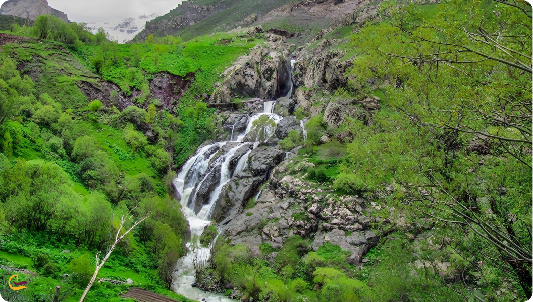 آبشار ایج از جاهای دیدنی رامسر