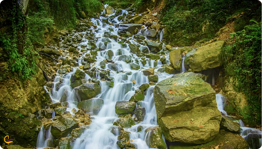 آبشار آب پری نور
