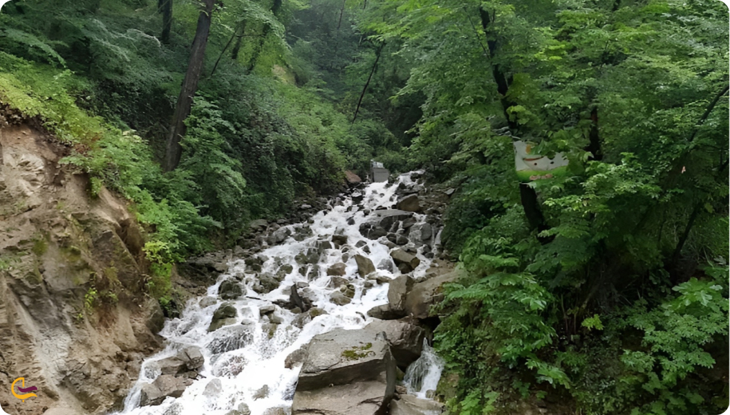 آبشار آب پری نور