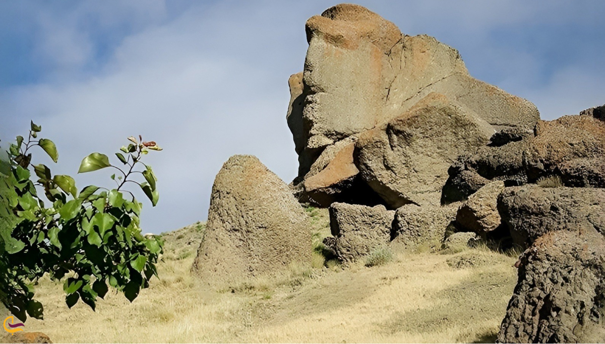 پیکره سنگی بابا داوود عنبران اردبیل