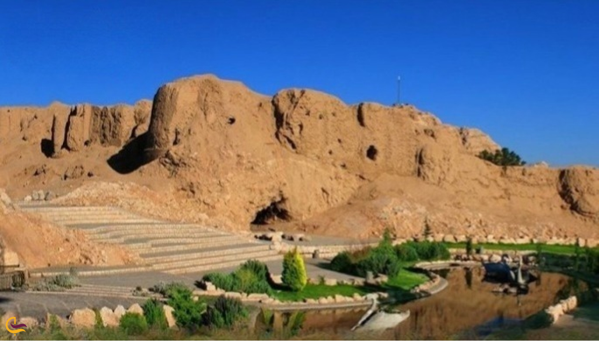 آتشکده آناهیتا از جاهای دیدنی کرمان