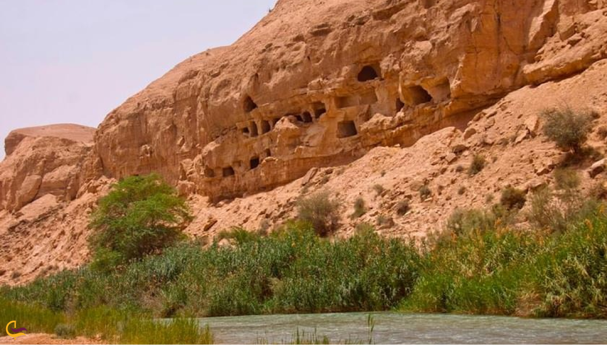 غار چهل خانه از جاهای دیدنی اطراف بوشهر