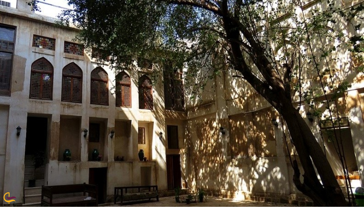 عمارت دهدشتی از جاهای دیدنی بوشهر